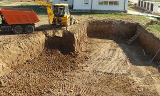 Рытье котлованов под фундамент в Вязьме – цена от 2545 руб. за м3 | 2Землекопа-Взь